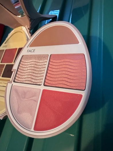 Pupa N.4 makeup set