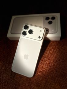 iPhone 17 Pro Max 256GB Silver Like New Mint Condition (95% Battery Health)