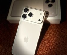 iPhone 17 Pro Max 256GB Silver Like New Mint Condition (95% Battery Health)