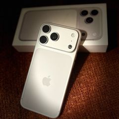 iPhone 17 Pro Max 256GB Silver Like New  Mint Condition (95% Battery Health)