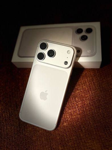 iPhone 17 Pro Max 256GB Silver Like New  Mint Condition (95% Battery Health)
