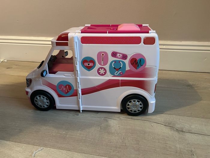 Barbie  ambulance