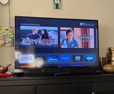 Samsung 40" led tv + Sharp 21" sound bar kit