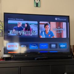 Samsung 40" led tv + Sharp 21" sound bar kit
