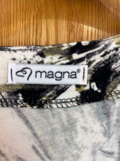 Magna 2 pocket tunic size 20/22
