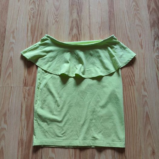 Light yellow - green  ruffle Skirt, size 8