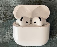Apple AirPods 4 with ANC