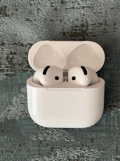Apple AirPods 4 with ANC