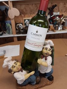 Wine bottle stand