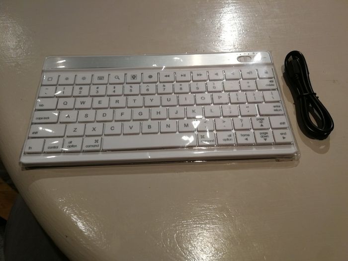 Wireless Bluetooth 3.0 Keyboard