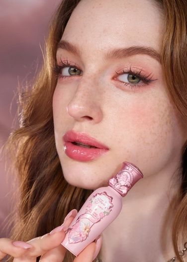 Flower Knows Midsummer Fairytale Coating Lip Lacquer in  G05 Freesia