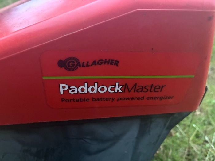 Battery powered fencer
