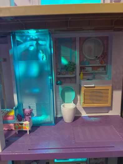 Barbie dream house like new + extras