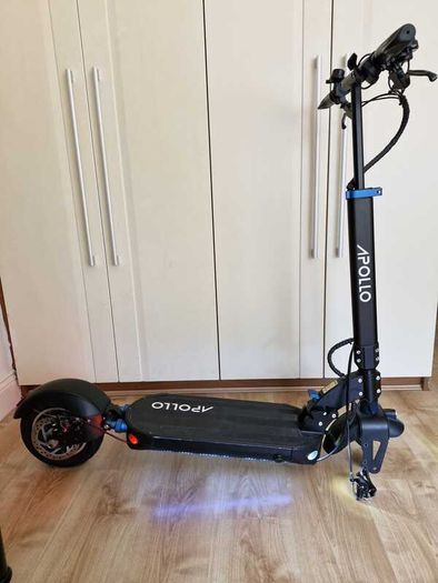 Apollo Explore (1000W) Electric Scooter - Needs brake service & tube