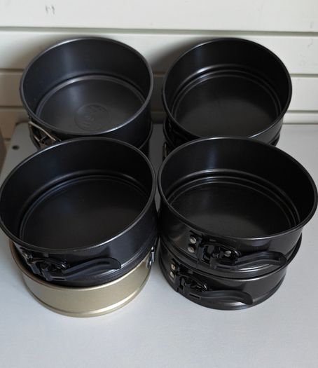 8 mini cake tins