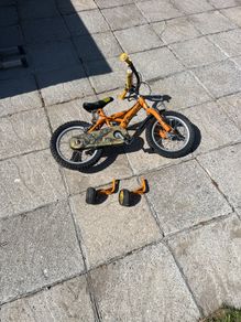 Small Kids bike with trainers