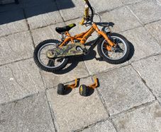 Small Kids bike with trainers