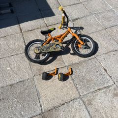 Small Kids bike with trainers