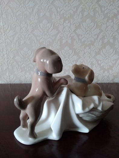 Tengra Valencia Spain Porcelain Figurine " Puppies at Play"