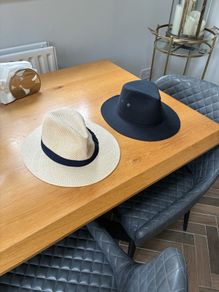 2 Mens Hats.