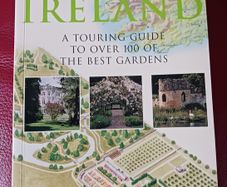 Gardens of Ireland/ A Touring Guide to over 100 Gardens/ 2001