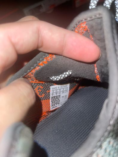 Adidas Yeezy Boost 350 V2 Carbon Beluga HQ7045