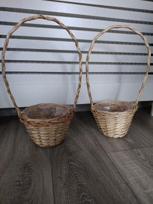 2x flower pots/planters/baskets