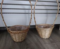 2x flower pots/planters/baskets