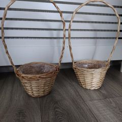 2x flower pots/planters/baskets