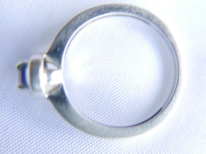 Vintage 9ct White Gold 375 & Blue Sapphire Stacker Ring 2,78g size N