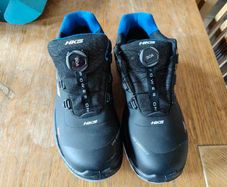 Safety shoes