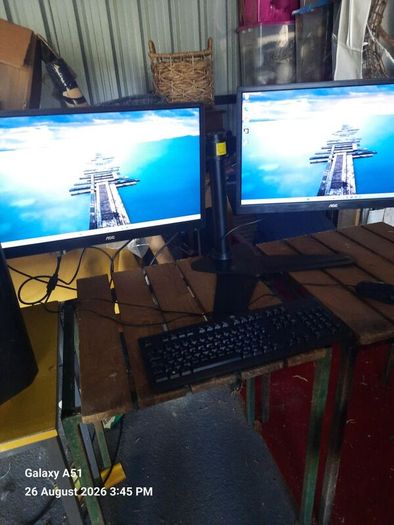 Gaming PC with 2 x Monitors