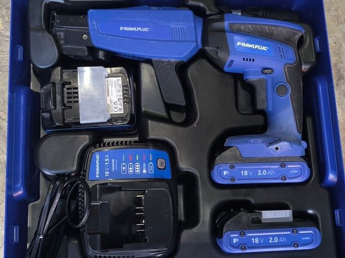 Rawlplug drywall screw gun 3 batteries