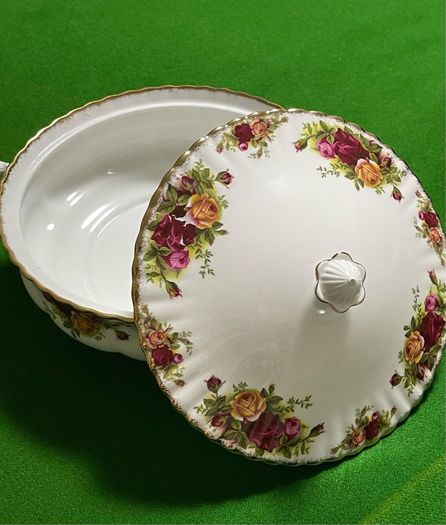 Royal Albert "Old Country Roses" tureen