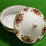 Royal Albert "Old Country Roses" tureen Image 3