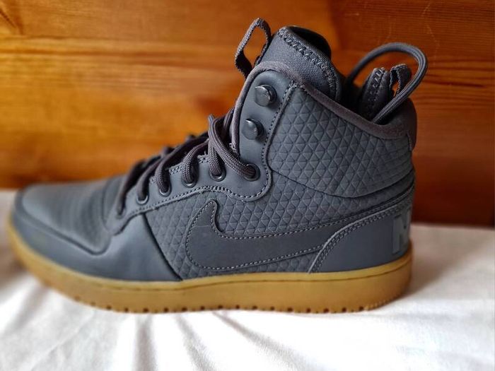 2019 nike court Borough winter Size 6 eu 39 grey In excellent condition
