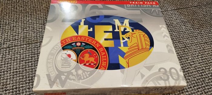 Hornby R2306M The royal Scot Train Pack, new