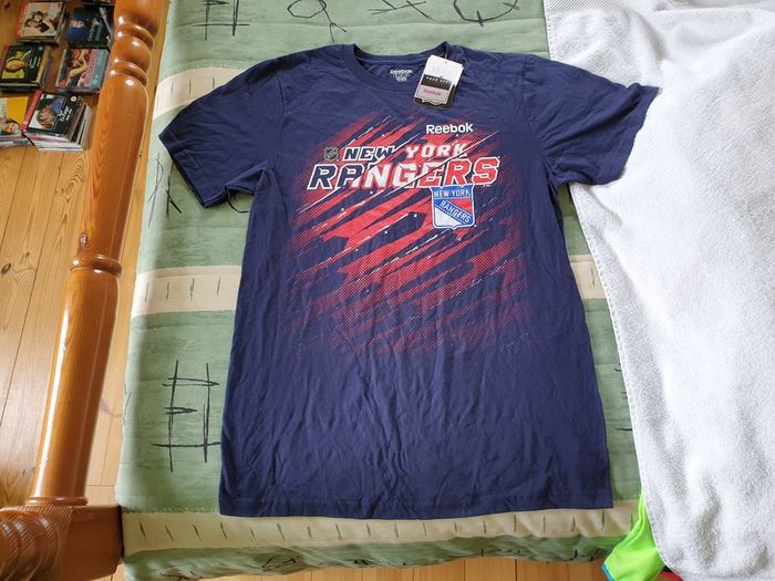 New York Rangers NHL Navy T-Shirt Medium Adult Reebok Hockey Shirt
