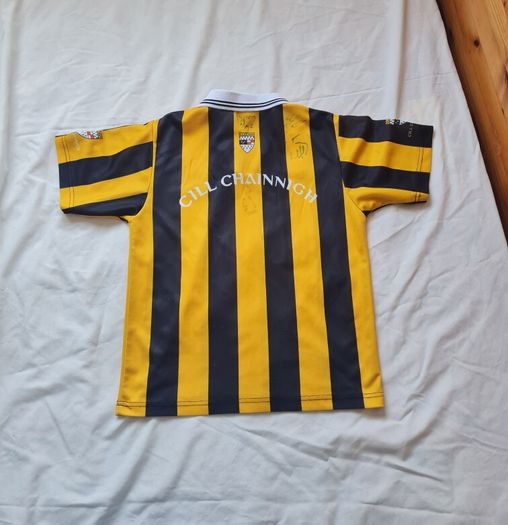 Signed kilkenny child's Jersey no clue what signatures on it in good condition