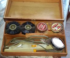 2 Vintage mid-20th-century Electric Shoe Polisher Kit Housed in a Wooden Storage Box. Postage Available or Collection PRICE IS FOR 1 ONLY