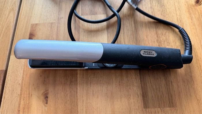 Nicky Clarke hair straightener