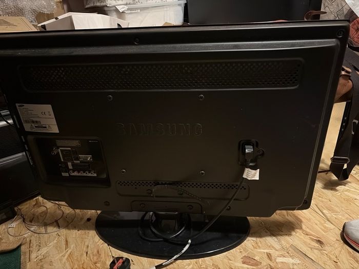 Samsung 32 inch HD LCD TV