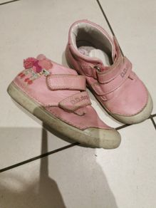 D. D. Step girl shoes, barefoot size 25