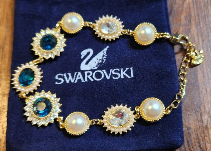 Swarovski blue and pearl bracelet