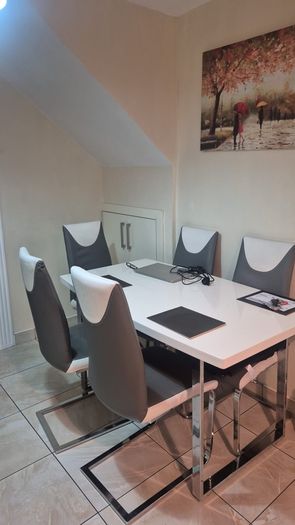5 kitchen chairs