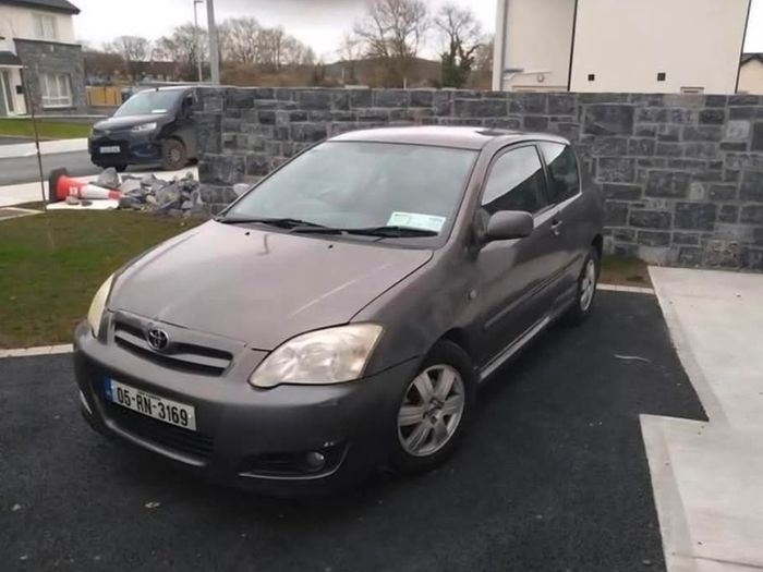 2005 Toyota Corolla Breaking / Parts