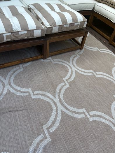 Ex display XXL 320 x 240cm indoor/outdoor rug in oatmeal