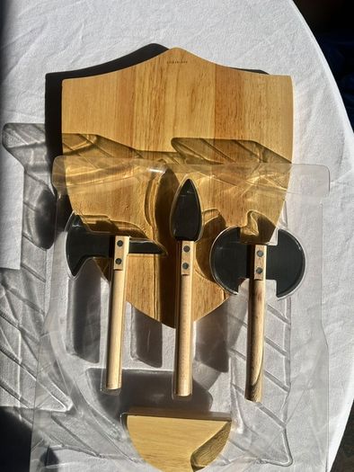 Kikkerland Viking Cheese Board Shield + 3 Axe Knives - NEW Sealed
