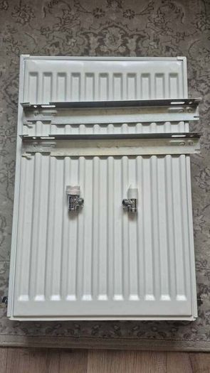 Central Heating Steel Panel Radiator (600mm x 400mm) Complete with Brackets & Valves