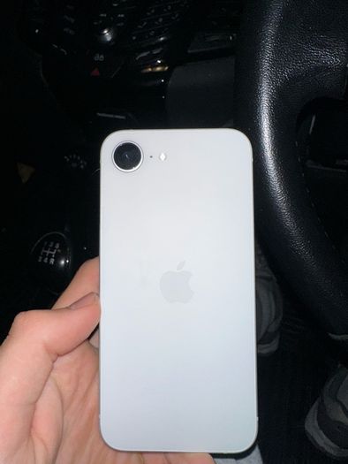 iPhone 16e